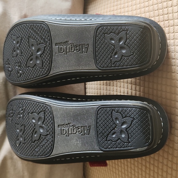 Alegria Shiny Red Dress Shoes SIZE 37 - Picture 5 of 11